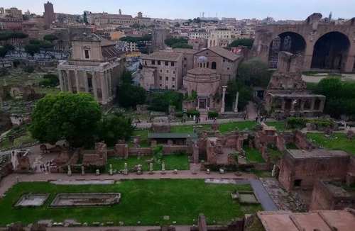 Campitelli Apartment | Homerez - Apartment near the Colosseum