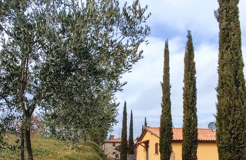 Caprese Michelangelo House | Homerez - Big house for 18 ppl. with swimming-pool at Caprese Michelangelo