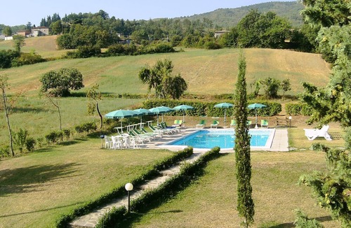 Caprese Michelangelo House | Homerez - Big house for 18 ppl. with swimming-pool at Caprese Michelangelo