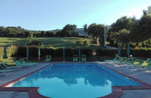 Caprese Michelangelo House | Homerez - House with Pool in Caprese Michelangelo + 40m²