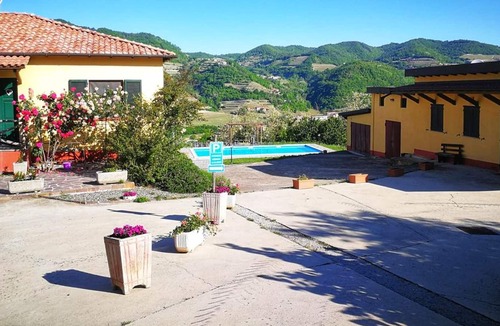 Vesime House | Homerez - Nice house for 4 ppl. with shared pool, terrace and balcony at Vesime
