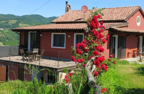 Vesime House | Homerez - Nice house for 4 ppl. with shared pool, terrace and balcony at Vesime