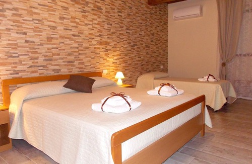 Frascineto House | Homerez - Spacious house for 8 ppl. with balcony at Frascineto