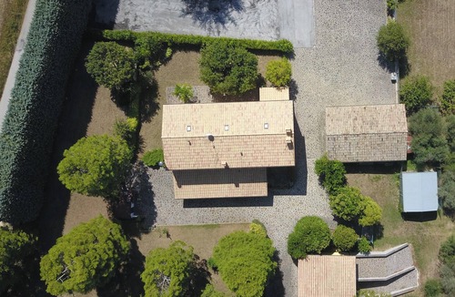 Osimo Villa | Homerez - Spacious Villa in San Sabino, Mountain View