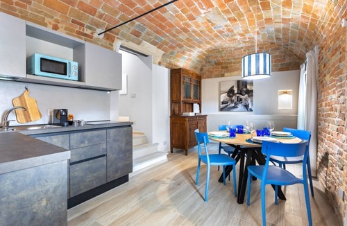 Alba Apartment | Hostdomus - The Court