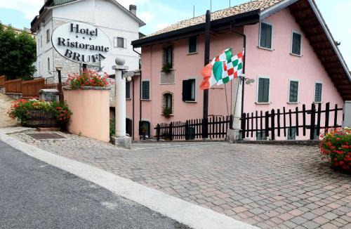 Monteleone di Spoleto Hotel | Hotel Brufa