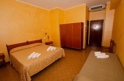 Magliano deʼ Marsi Hotel | Hotel Holiday