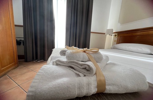 Fuorigrotta Hotel | Hotel Leopardi