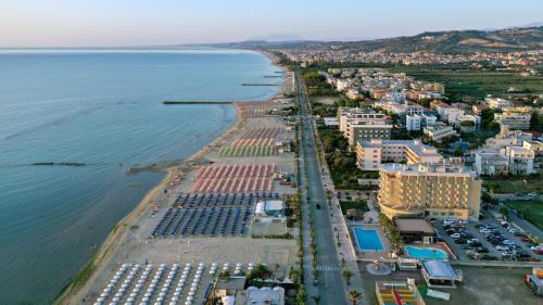 Villa Rosa Hotel | Hotel Maxim's