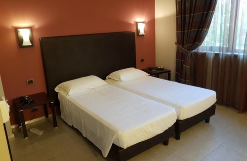 Peschiera Borromeo Hotel | Hotel Montini Linate Airport