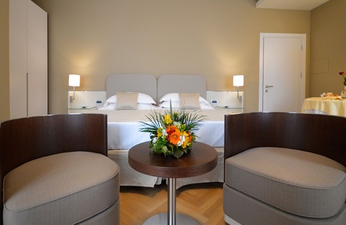 Fuorigrotta Hotel | Hotel Palazzo Esedra