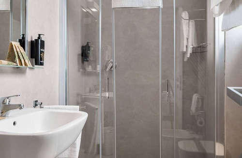 Casagiove Hotel | Hotel Regina