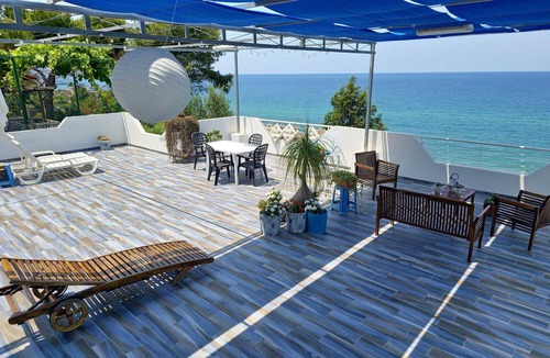 Pizzo House | House of Hermes