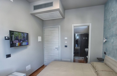 Municipio 5 Bed & Breakfast | HOUSE RENOVATION NEARBY BARI'S CENTER, SEA AND