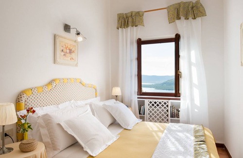 Caprarola Villa | House with view near Rome Pool, WiFi, Garden, lake view BBQ