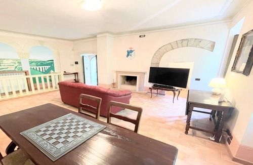 Spoleto Villa | huge town house in Spoleto storico - car unnecessary - wifi - sleeps 10