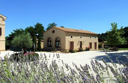 Gualdo Cottage | Hunters Lodge - luxury 1 bedroom house with exclusive pool.