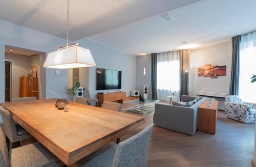 Tricolore Apartment | I-Host Apartment - Premium 3BR & 2BA