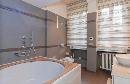 Tricolore Apartment | I-Host Apartment - Premium 3BR & 2BA