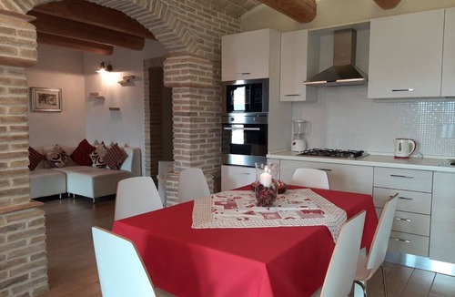Citta Sant'Angelo Apartment | I Tre Laghi Sant' Agnese - Rustic with pool, aircon