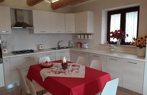 Citta Sant'Angelo Apartment | I Tre Laghi Sant' Agnese - Rustic with pool, aircon