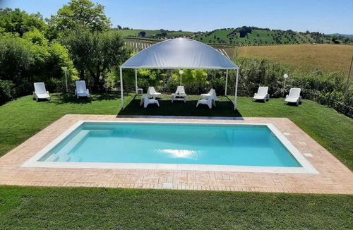 Citta Sant'Angelo Apartment | I Tre Laghi Sant' Agnese - Rustic with pool, aircon