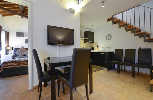 Monti Apartment | Ibernesi Apartment - Two Bedroom Apartment, Sleeps 6