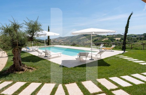 Atri Villa | If you are looking for a unique and exclusive holiday, Villa Sofia is the solution for you! Located in a strategic position, ideal for those who want to enjoy a holiday 10 minutes from the sea surrounded by greenery. The jewel in the crown of the villa i