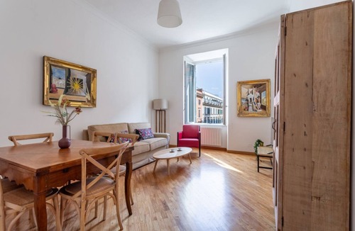 Salario Apartment | iFlat | Classic roman palazzo Fons Trevi A15