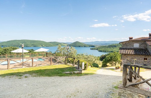 Pieve Santo Stefano Apartment | Il Bacio – Agriturismo with Experiences, Breakfast Included - Le Ceregne Bio