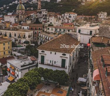 Vietri sul Mare House | Il balcone sul corso