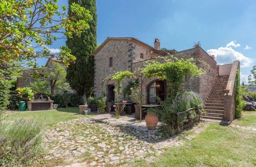 Monteleone d'Orvieto Apartment | Il Cantico Del Gallo Apartment, Wifi, Near Perugia