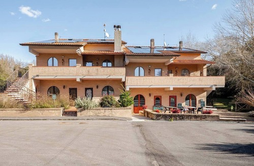 Assisi Apartment | Il Castello Apartment, sourrounded by greenery