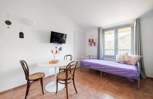 Assisi Apartment | Il Castello Apartment, sourrounded by greenery