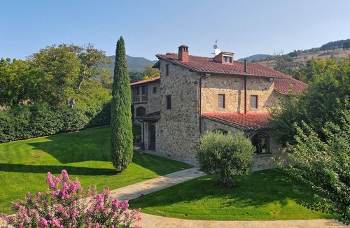 Bibbiena House | IL GELSO by Fewo-Toskana Villa for 28 Guests with Private Pool & AirConditioning