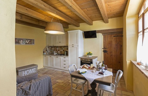 Ripe Apartment | Il Girasole, app in a typical villa with swimming pool 7 km from the sea, Senigallia, Marche