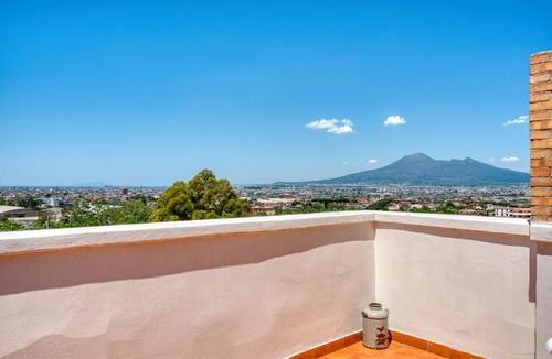 Angri Apartment | Il Mosaico Family Home in Historic Villa near Pompeii