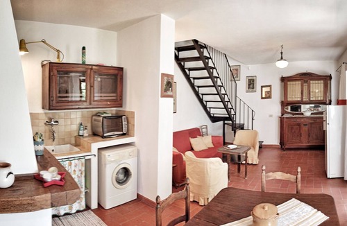 San Venanzo Cottage | Il Noce, a delightful house with swimming pool
