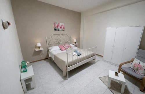 Marcianise House | Il Tulipano Camera con bagno privato a Marcianise