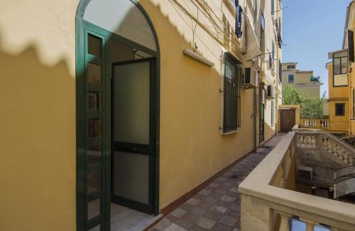 Historical Downtown Salerno House | "Il Turista" Holiday Home