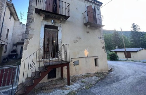 San Benedetto in Perillis House | Immaculate 2-Bed House