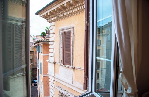 Rione XI Sant'Angelo Apartment | In the center of Rome. Adjacent to all popular places of interest.