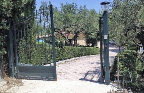 Pianella House | In the countryside between the sea and the mountains