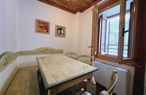 Prese-Montone Apartment | In the historic building, con aria condizionata