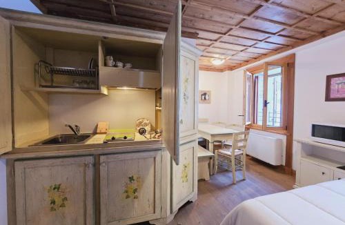 Prese-Montone Apartment | In the historic building, con aria condizionata