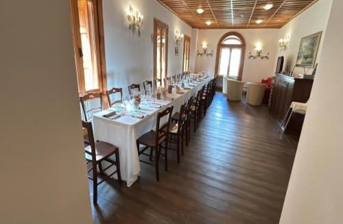 Prese-Montone Apartment | In the historic building, con aria condizionata
