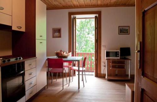 Prese-Montone Apartment | In the historic building, con aria condizionata