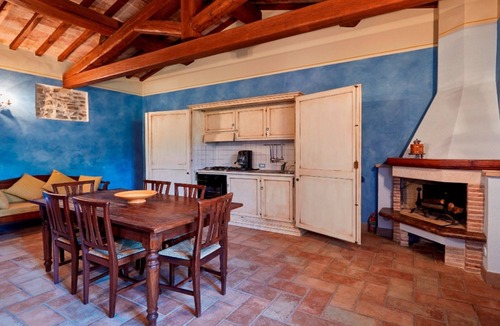 Uncinano House | In the middle of nature Apartment. Fireplace and Olives trees view. Zaffiro