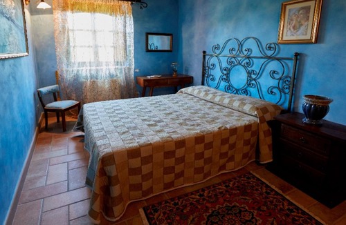 Uncinano House | In the middle of nature Apartment. Fireplace and Olives trees view. Zaffiro