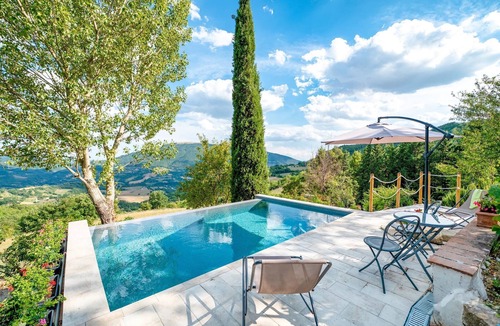 Assisi Apartment | 'Independent Room in Assisi' with Shared Pool, Private Terrace and Wi-Fi
